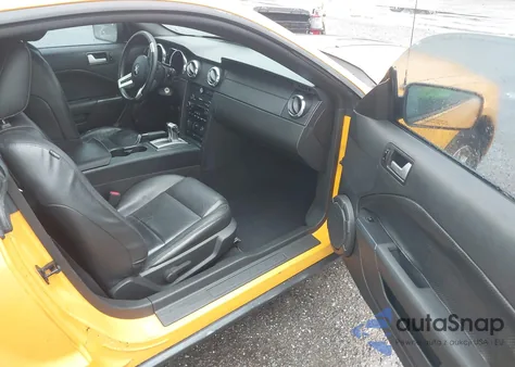 2008 Ford Mustang V6 Deluxe/V6 Premium z USA, uszkodzony, nr VIN 1ZVHT80N785185888